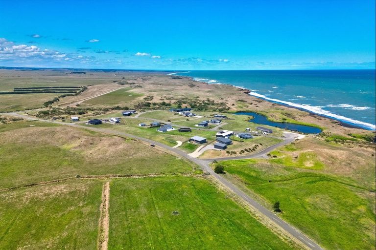 Photo of property in 19 Waipipi Road, Waverley, 4591