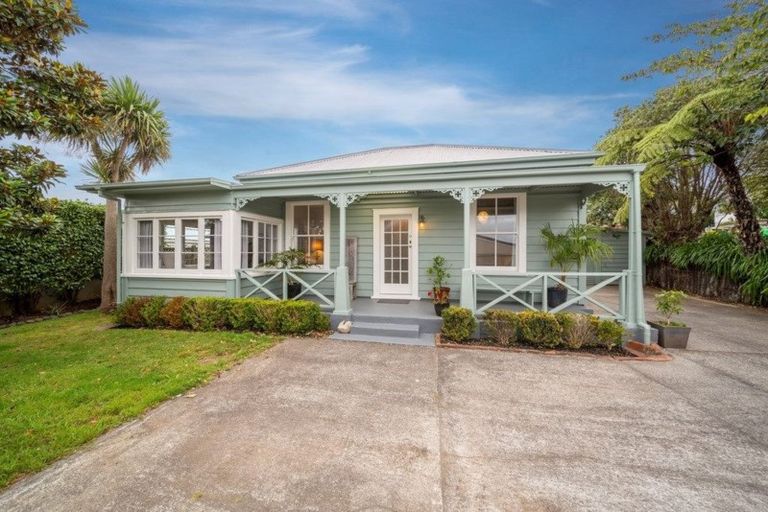 Photo of property in 9 Mayfair Place, Westown, New Plymouth, 4310