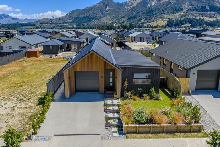 Photo of property in 16 Guthrie Street, Lake Hawea, 9382