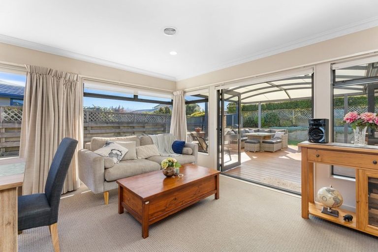 Photo of property in 25 Fairview Terrace, Waipahihi, Taupo, 3330