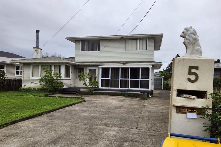 Photo of property in 5 Alan Avenue, Henderson, Auckland, 0610