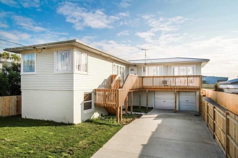 Photo of property in 20 Woodford Avenue, Henderson, Auckland, 0610