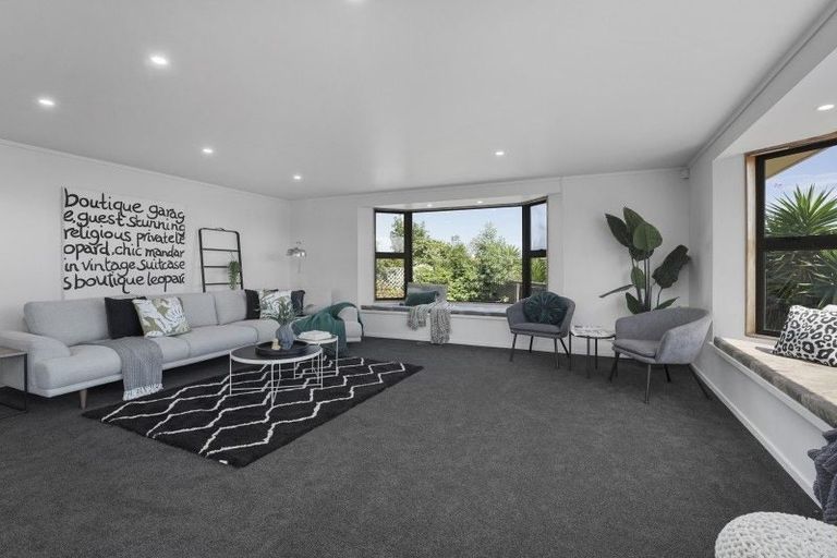 Photo of property in 5 Chilton Drive, Paraparaumu, 5032