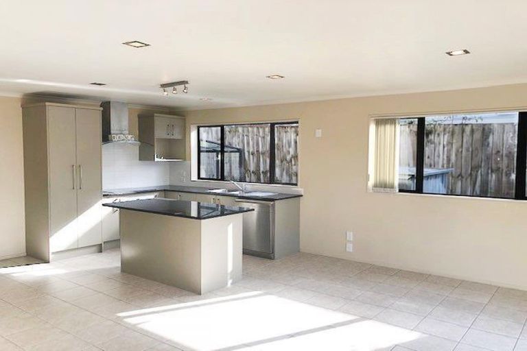 Photo of property in 9 Travis View Drive, Fairview Heights, Auckland, 0632