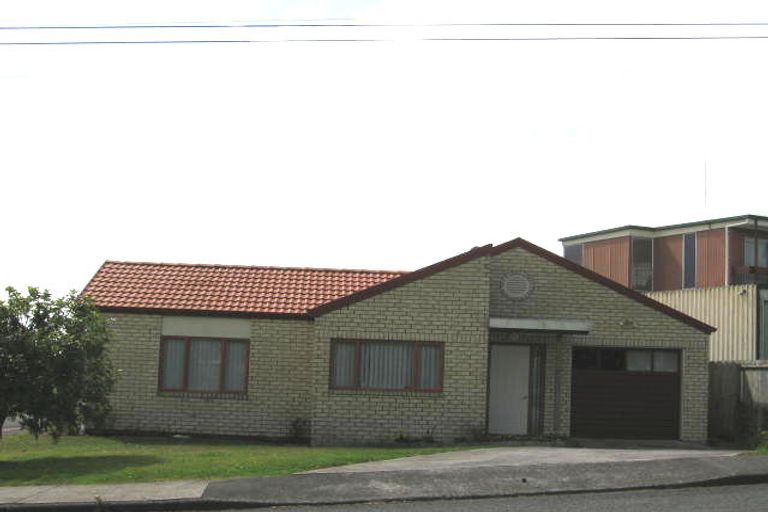 Photo of property in 26 Awaroa Road, Sunnyvale, Auckland, 0612