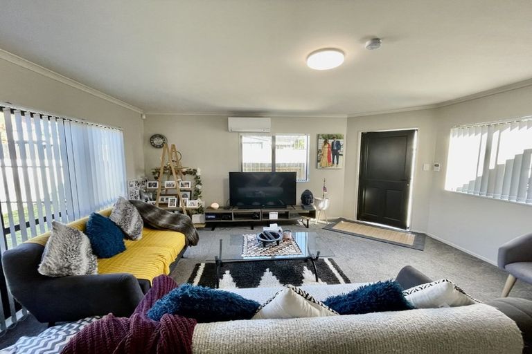 Photo of property in 51b Woodside Road, Massey, Auckland, 0614