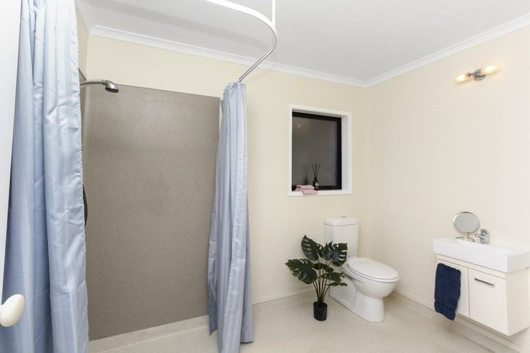 Photo of property in 19 Karina Road, Merrilands, New Plymouth, 4312