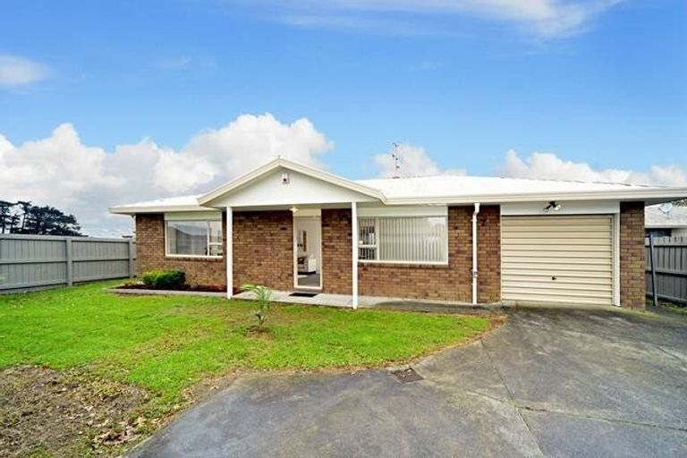 Photo of property in 2/41 Kopara Place, Clendon Park, Auckland, 2103