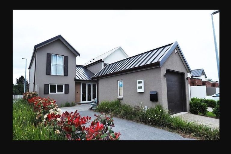 Photo of property in 13 Kaihua Terrace, Mangere Bridge, Auckland, 2022