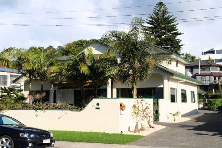 Photo of property in 25 Shelly Beach Parade, Cockle Bay, Auckland, 2014