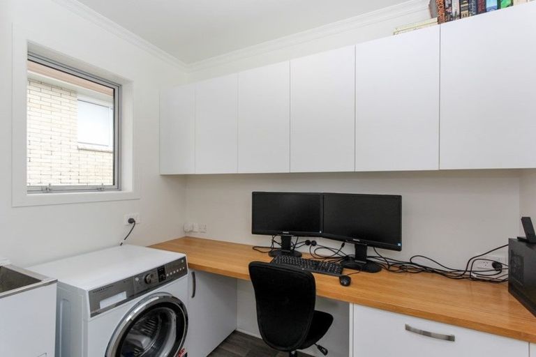 Photo of property in 30 Nevada Drive, Merrilands, New Plymouth, 4312