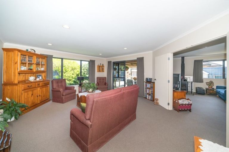 Photo of property in 53 Geneva Terrace, Kelvin Grove, Palmerston North, 4414