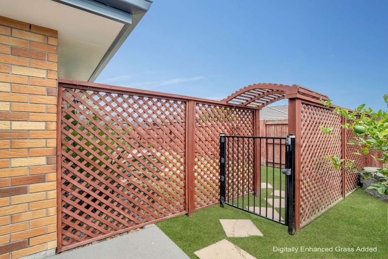 Photo of property in 11 Wai Place, One Tree Point, 0118