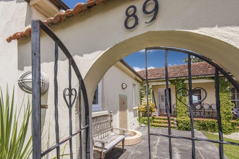 Photo of property in 89 Stanley Point Road, Stanley Point, Auckland, 0624
