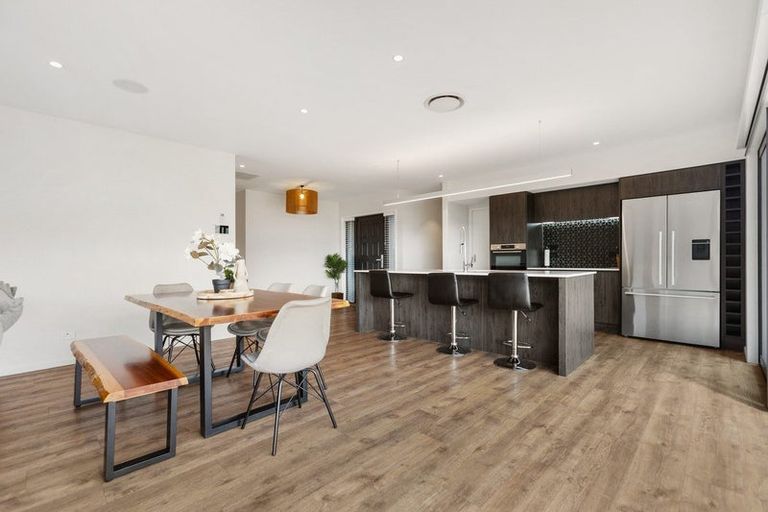 Photo of property in 13 Akitu Rise, Wanaka, 9305