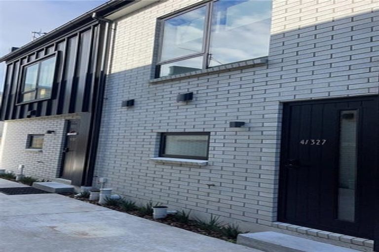 Photo of property in 4/327 Lincoln Road, Addington, Christchurch, 8024