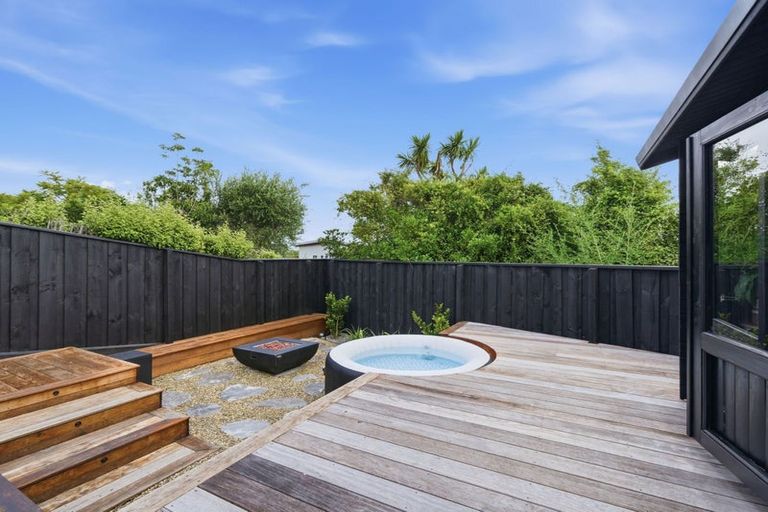 Photo of property in 5b Madeley Road, Mount Pleasant, Christchurch, 8081