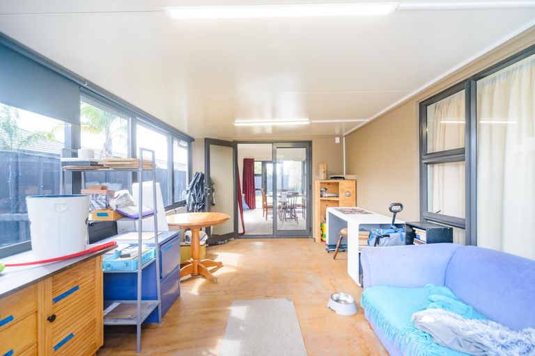 Photo of property in 16 Sorrento Place, Kelvin Grove, Palmerston North, 4414