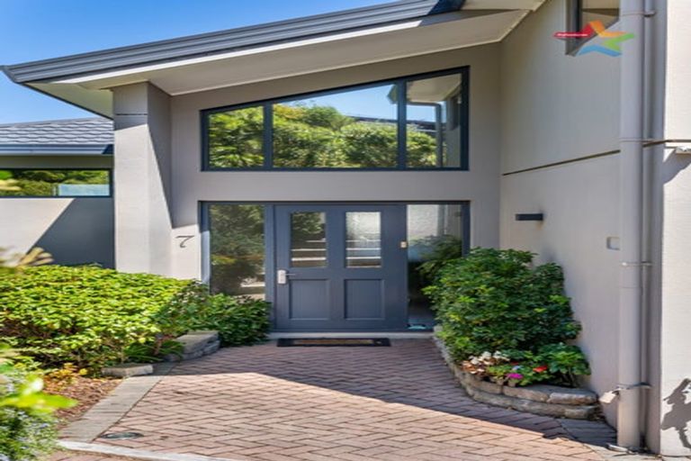 Photo of property in 7 Green Park Lane, Korokoro, Lower Hutt, 5012