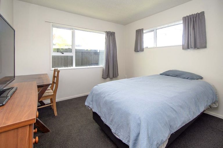 Photo of property in 33 Sylvia Street, Parklands, Christchurch, 8083