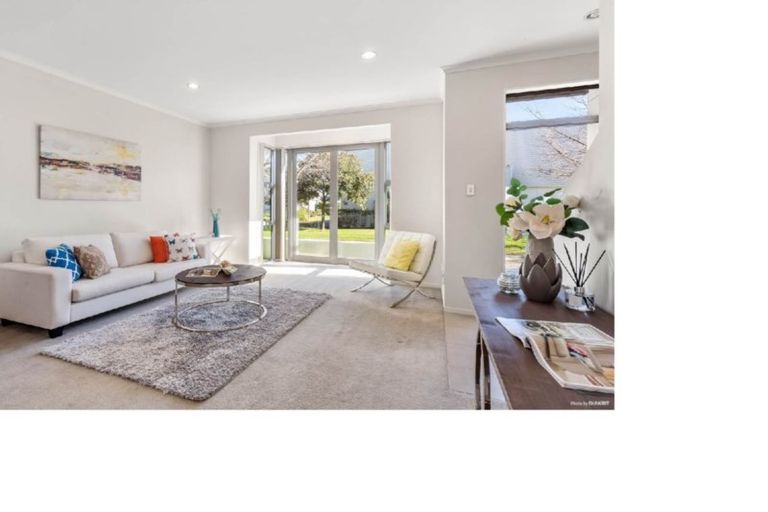 Photo of property in 8 Willow Camp Road, Takanini, 2112