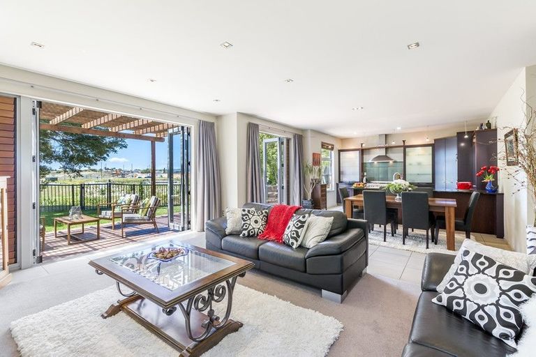 Photo of property in 20a Glenross Drive, Wattle Downs, Auckland, 2103