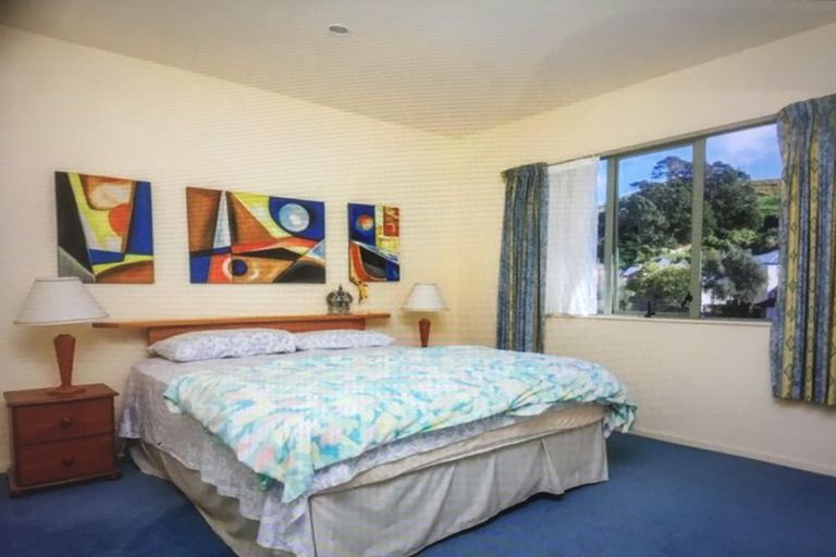 Photo of property in 6 Gresford Place, Churton Park, Wellington, 6037