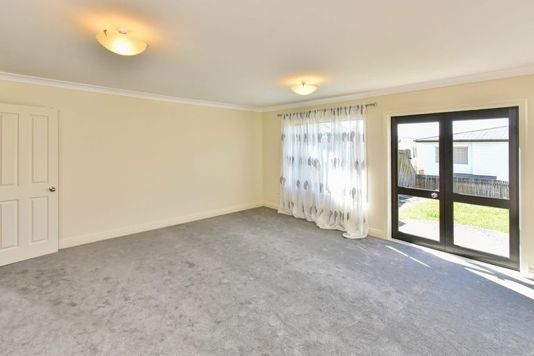 Photo of property in 46 Earnslaw Crescent, Clover Park, Auckland, 2019