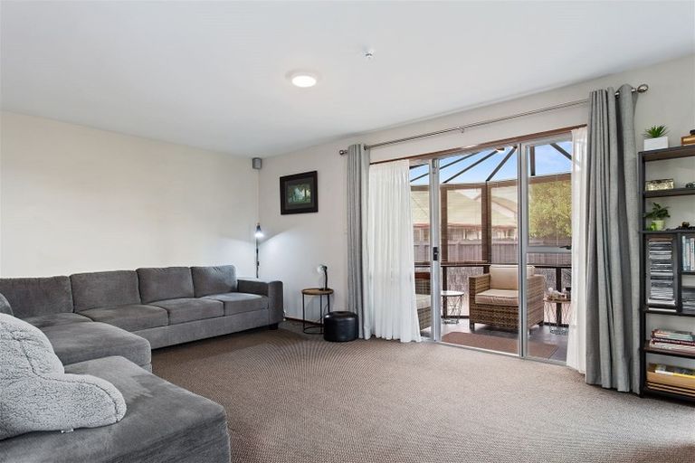 Photo of property in 1/40a Chipping Lane, Redwood, Christchurch, 8051