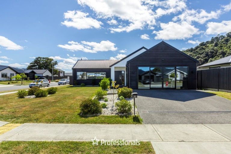 Photo of property in 20 Salisbury Crescent, Wallaceville, Upper Hutt, 5018