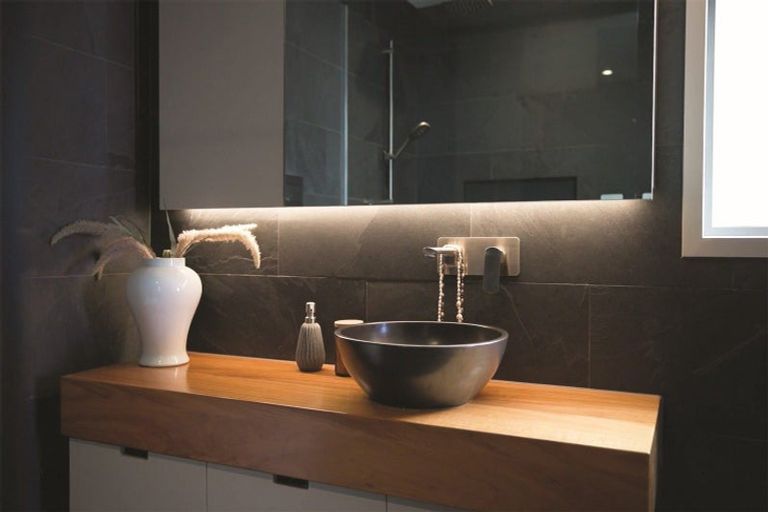 Photo of property in 81 Piha Road, Piha, New Lynn, 0772