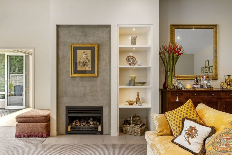 Photo of property in 10 Olivia Street, Stratford, 4332