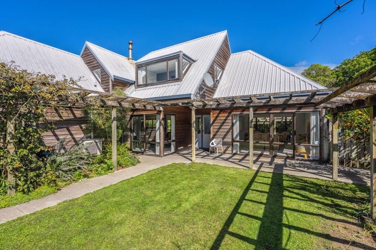 Photo of property in 35 Oriwa Crescent, Otaki, 5512