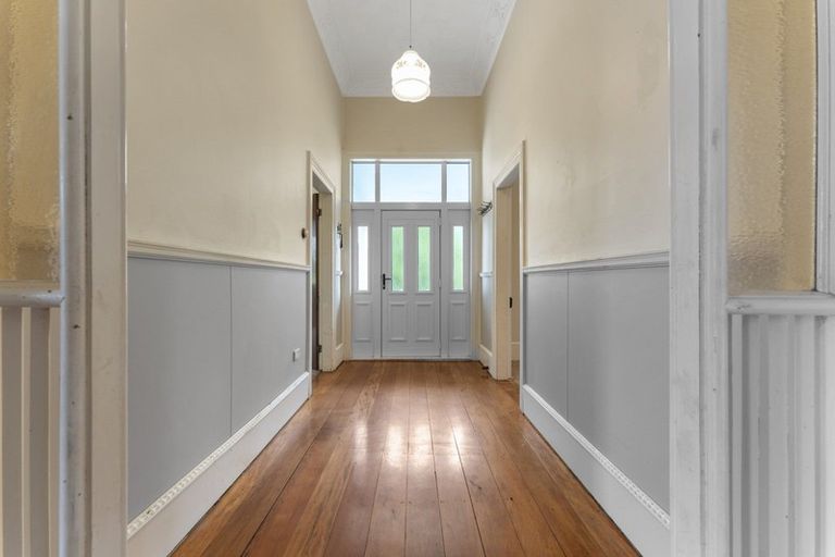 Photo of property in 55 Tarata Road, Inglewood, 4387