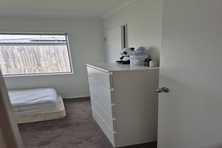 Photo of property in 16 Kutukutu Street, Takanini, 2112