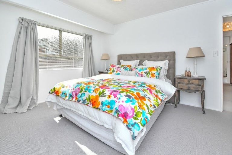 Photo of property in 2/4 Sunshine Place, Papakura, 2110