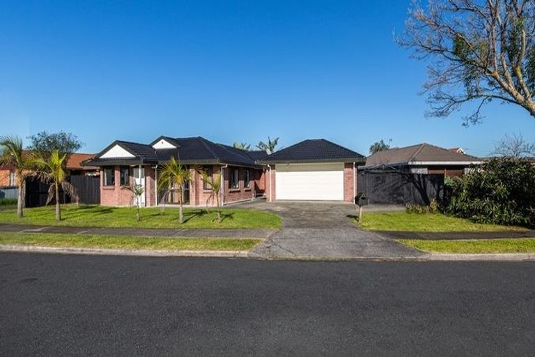 Photo of property in 1 Waylen Place, Burswood, Auckland, 2013