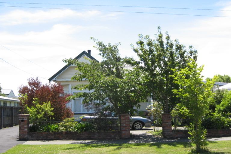 Photo of property in 37 Gresford Street, Edgeware, Christchurch, 8013