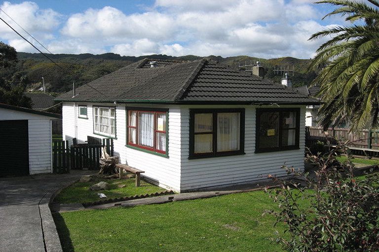 Photo of property in 9 Bledisloe Crescent, Wainuiomata, Lower Hutt, 5014
