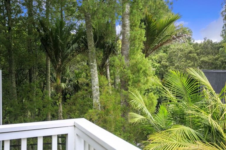 Photo of property in 1/5 Wyvern Place, Glenfield, Auckland, 0629