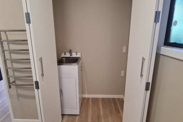 Photo of property in 16 Valdese Rise, Browns Bay, Auckland, 0630