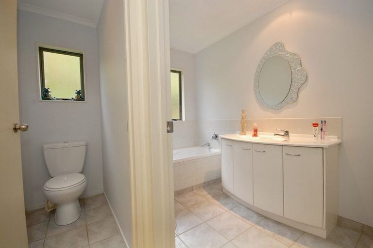 Photo of property in 2/15 Bonito Place, Bayview, Auckland, 0629