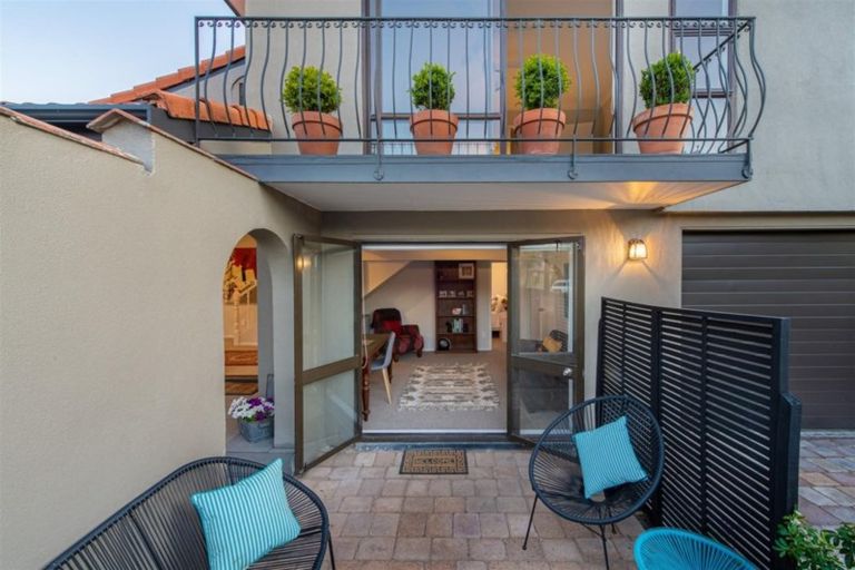 Photo of property in 8a Westbourne Road, Murrays Bay, Auckland, 0630