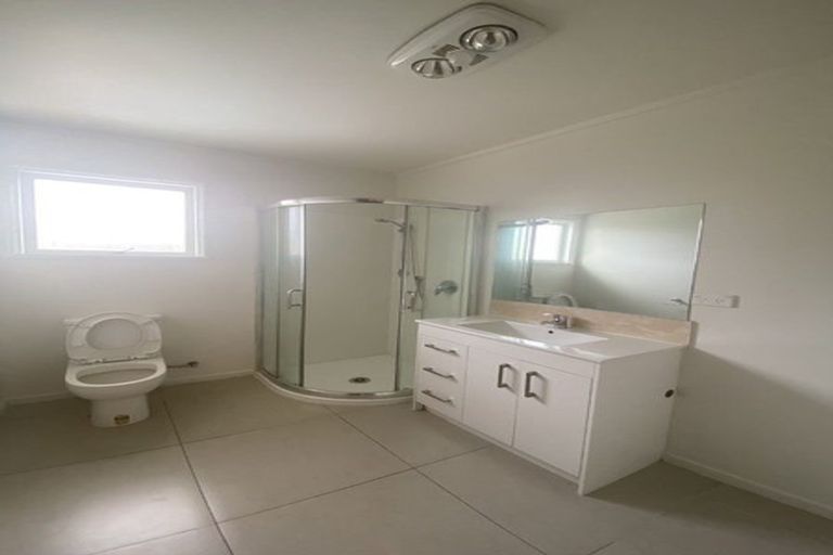 Photo of property in 14 Reynella Drive, Massey, Auckland, 0614