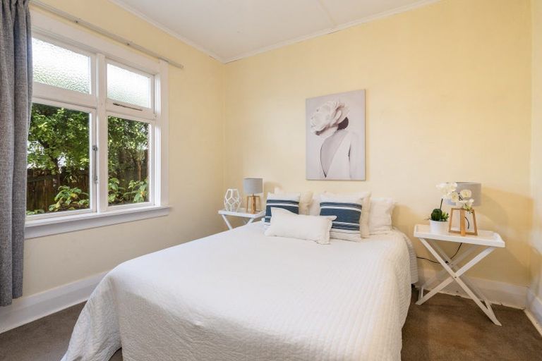 Photo of property in 84 Hazelhurst Pass, Caversham, Dunedin, 9012