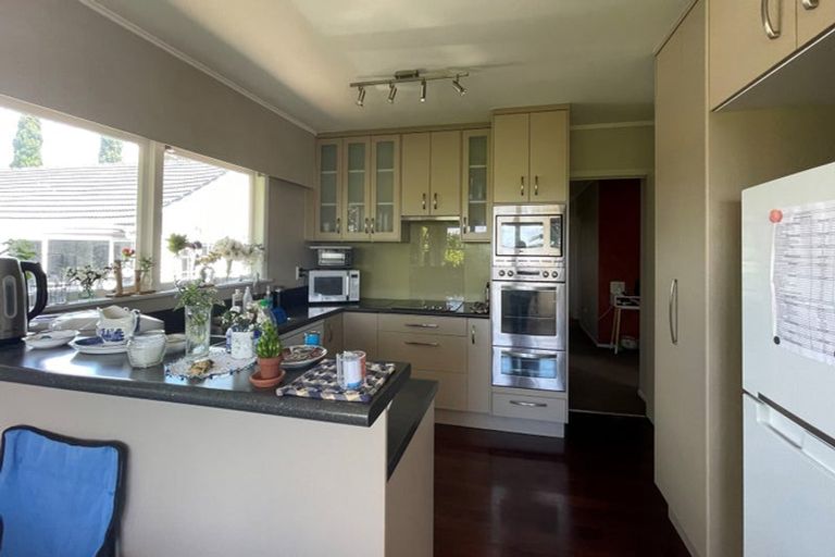 Photo of property in 129 Forrest Hill Road, Forrest Hill, Auckland, 0620