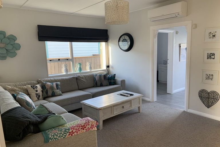 Photo of property in 16 York Street, Moera, Lower Hutt, 5010