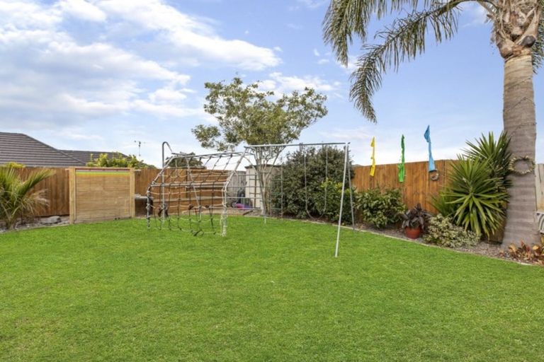 Photo of property in 36 Oreti Crescent, Papamoa Beach, Papamoa, 3118