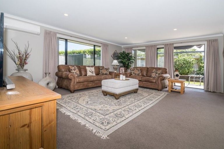 Photo of property in 7 Lorenzo Place, Kelvin Grove, Palmerston North, 4414