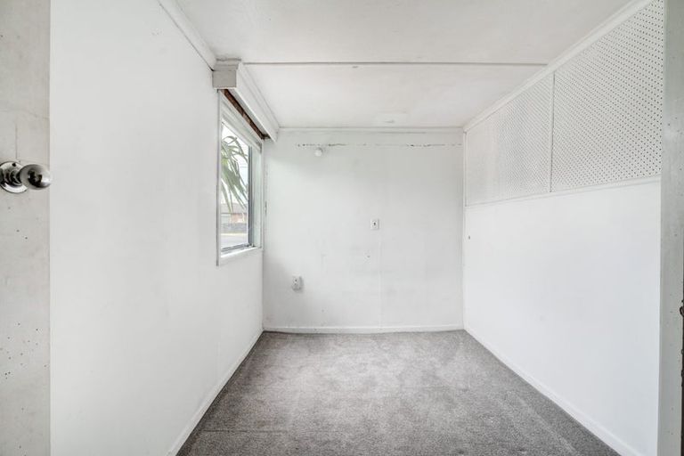 Photo of property in 141 Centreway Road, Orewa, 0931